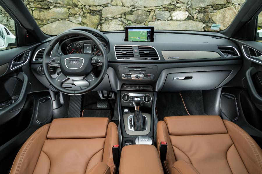 Торпедо Audi Q3 2.0 TDI Quattro (8U) 2015 года  (WW) (фото 28 из 30)
